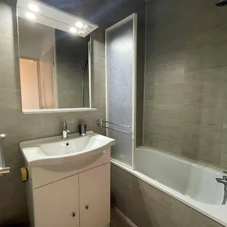 Apartamento Cosy Avec Piscine, Terrasse Et Parking - 250m De La - 6 Pers. - Fr-1-225d-141